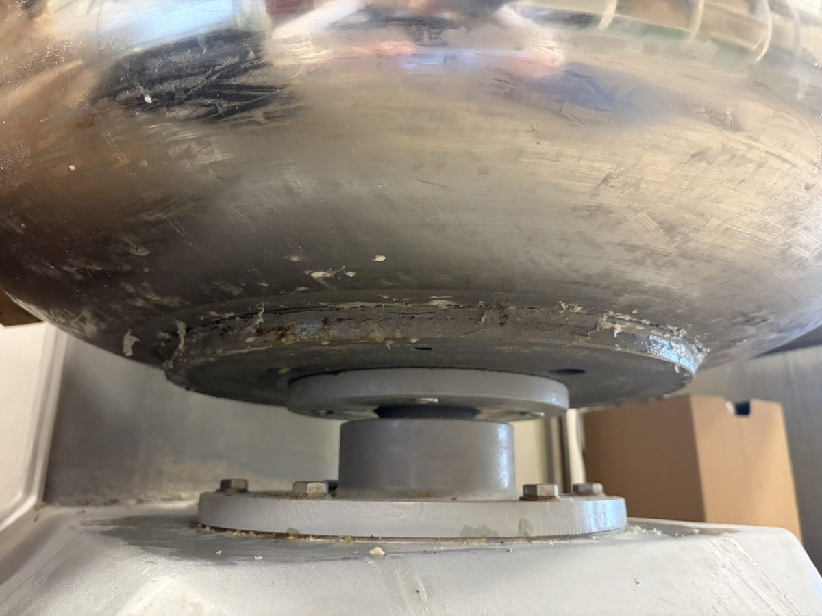 Underside early leakage